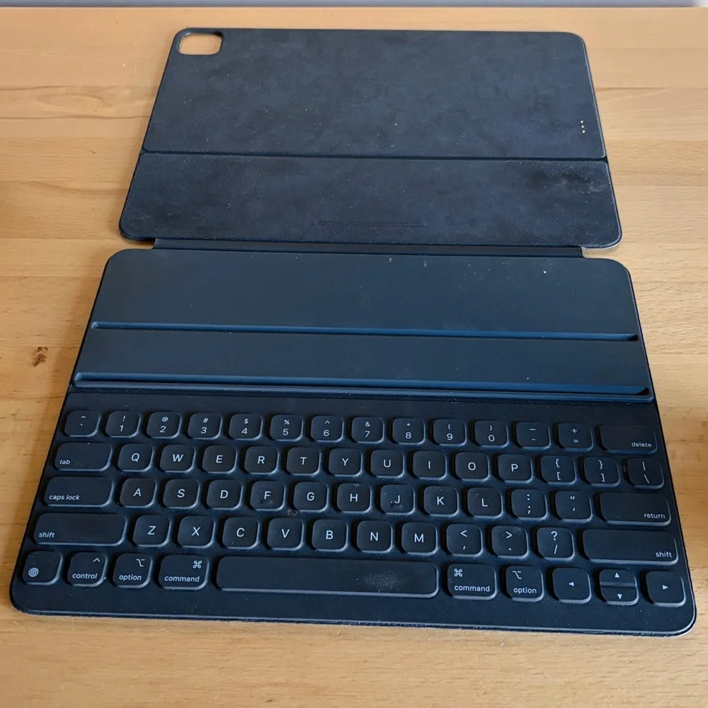 Apple iPad Smart Folio Cover - Black